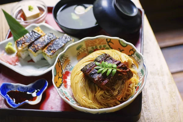 Masadaki Asya Yemeklerini Kapatın — Stok fotoğraf
