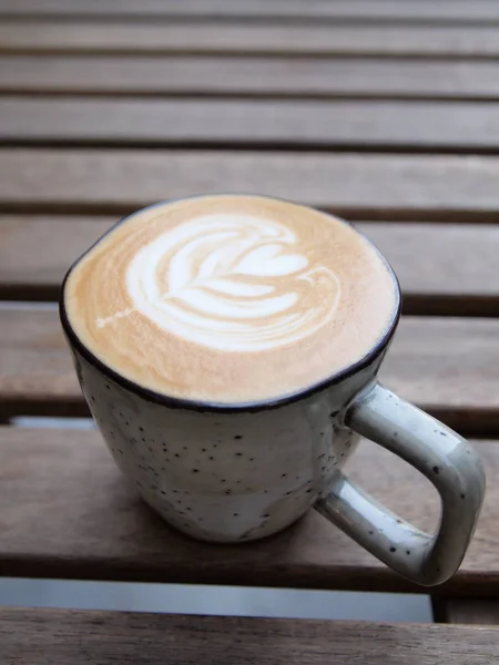 Kaffe Latte Med Blommig Design — Stockfoto