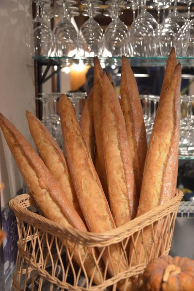 Wicker Basket Freshly Baked Baguettes — Stock Photo, Image