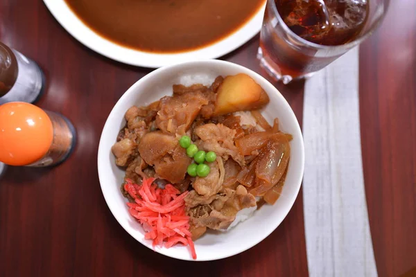 Masakan Asia Atas Meja Pada Siang Hari — Stok Foto