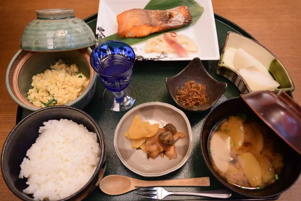 昼はテーブルの上のアジア料理 — ストック写真