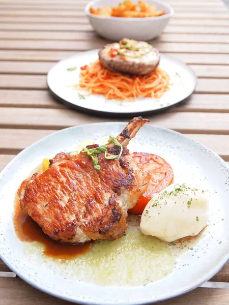 Primer Plano Cena Sobre Mesa — Foto de Stock