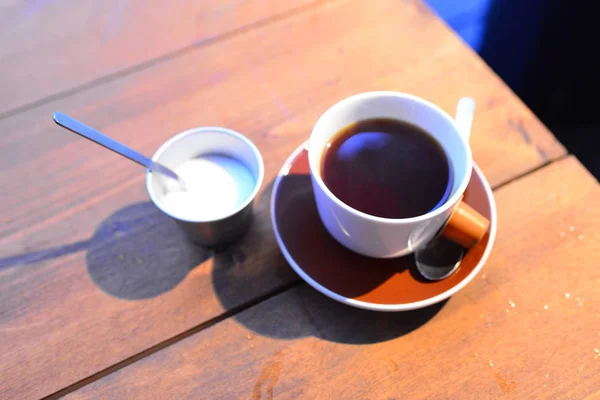 テーブルの上のコーヒー カップのクローズ アップ — ストック写真