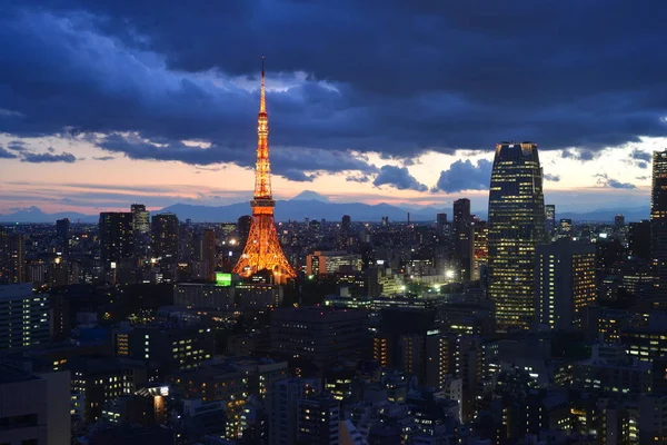 東京の空の景色夜のラパン — ストック写真