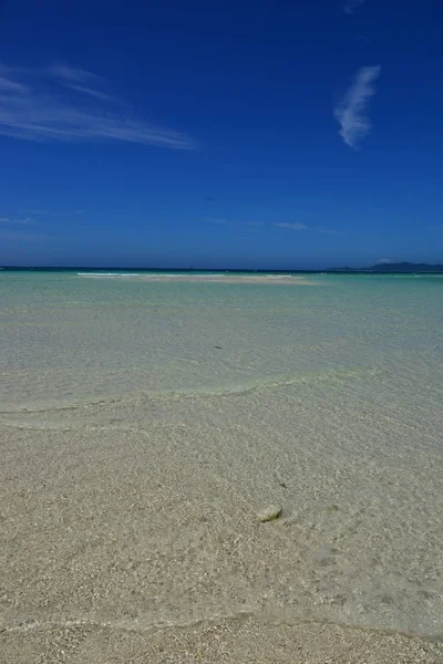 Playa Con Olas Mar Durante Día — Foto de Stock