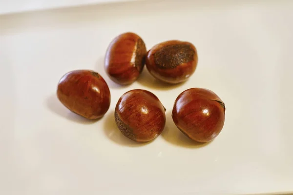 Castagne Poste Sulla Piastra Primo Piano — Foto Stock