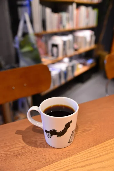 テーブルの上のコーヒー カップのクローズ アップ — ストック写真