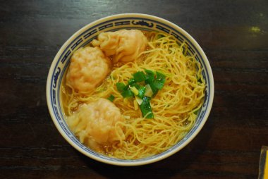 Masadaki Asya yemeği, kapat.