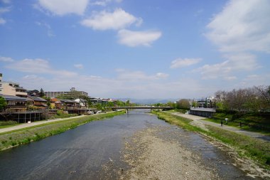 Nehirli yeşil park, Japonya