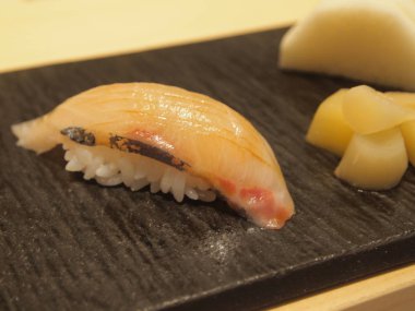 Masadaki Asya yemeği, kapat.