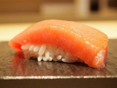 Masadaki Asya yemeği, kapat.