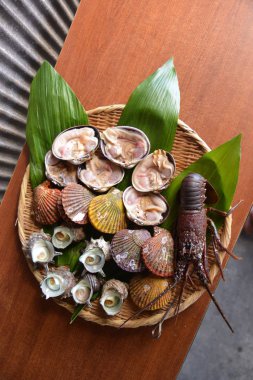 Seaffod 'u masaya kapatın. 