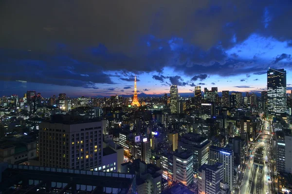 東京の空の景色夜のラパン — ストック写真