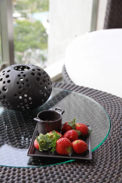 Ripe Red Strawberries Elegant Table — Stock Photo, Image