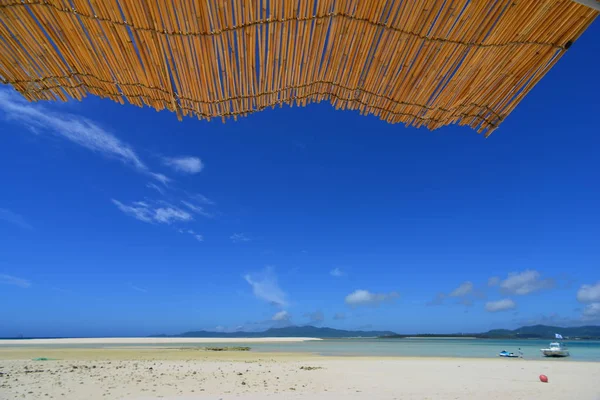 Playa Con Olas Mar Durante Día —  Fotos de Stock