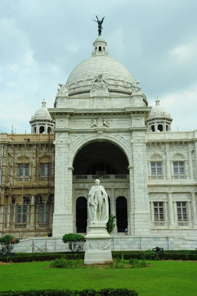 View of the Maiden and Victoria memorial, India.