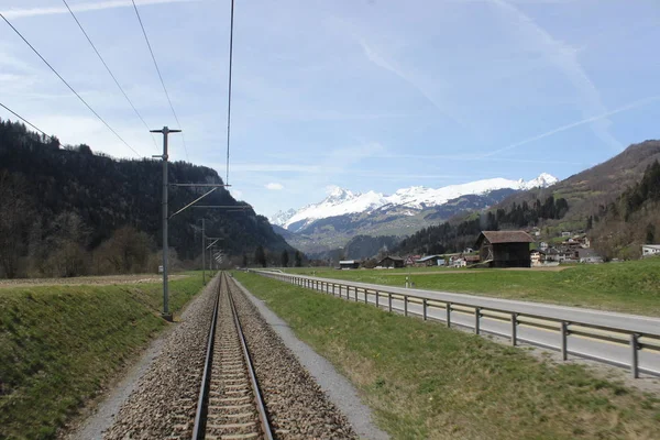 Pusty pociąg kolejowy Glacier Express — Zdjęcie stockowe