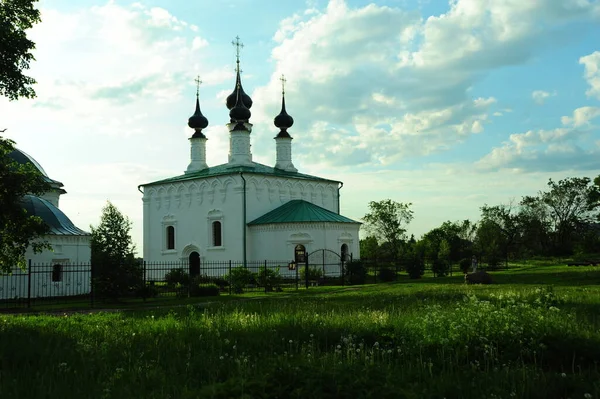 Поза видом на церкву Воскресіння — стокове фото