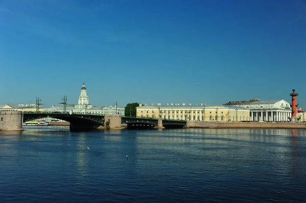 Pan shot van de Neva rivier — Stockfoto