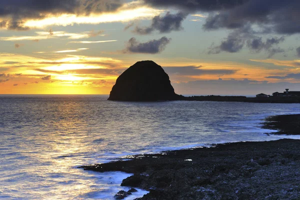 Imagen escénica de la isla de Mantou Rock Lanyu — Foto de Stock