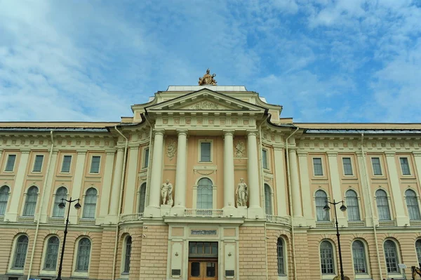 Niski kąt strzału Imperial Academy of Fine Arts — Zdjęcie stockowe