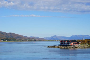 Gündüz vakti denizden geçerek