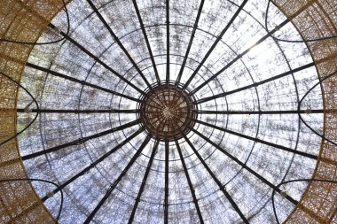 Çatının alçak açılı görüntüsü