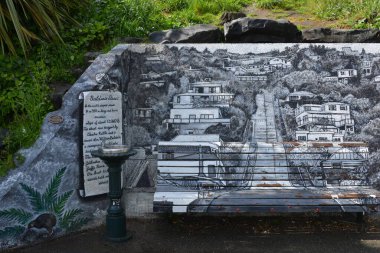 Baldwin Caddesi 'ndeki duvar resminin yan görüntüsü.