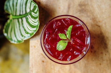 Buzlu meyve suyu yakın görüntüsü