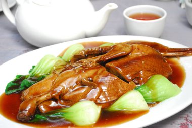 Tatlı soslu ördek yahnisi