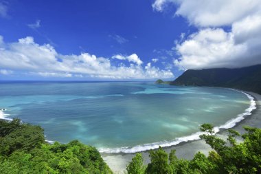 Dongao Körfezi 'nde turkuaz su, Tayvan.