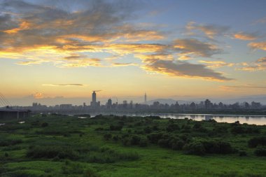 Alacakaranlıkta Yeni Taipei Köprüsü