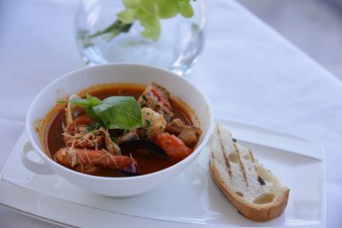 Sebze Çorbası ve Ekmek