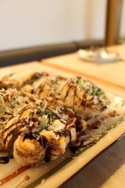 Haşhaş tohumlu ve fındıklı lezzetli tatlılar.