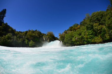 Yeni Zelanda, Taupo 'daki sel nehri.