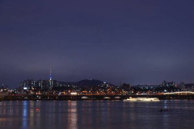 Seul 'deki gece şehri.