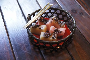 Kırmızı fasulye pirinç keki