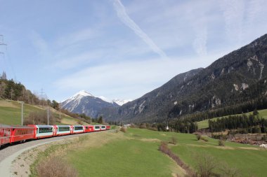 Pan shot of Glacier Express