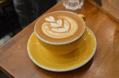 Çiçek desenli kahve.