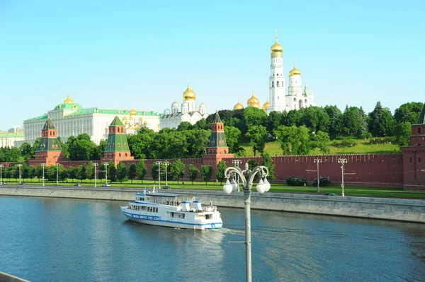 Side shot of the Moscow Kremlin — Stok fotoğraf