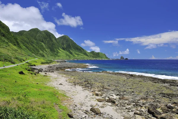 Foto lateral da costa na ilha de Lanyu — Fotografia de Stock