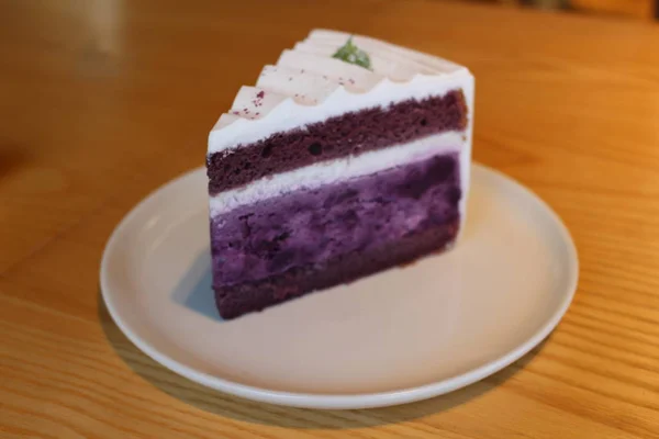 放在盘子里的蓝莓蛋糕 — 图库照片
