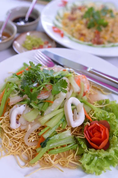 Fideos Mariscos Fritos Plato Asiático —  Fotos de Stock