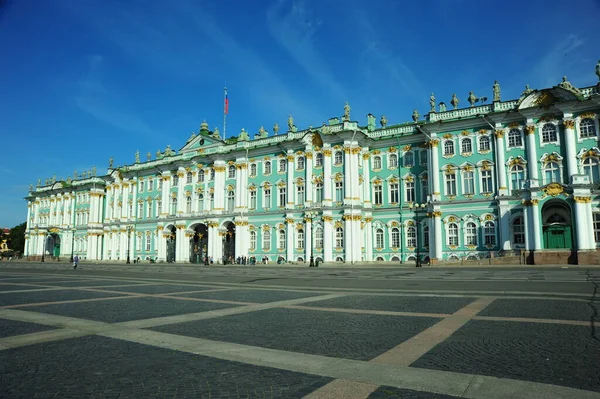 Боковая съемка Зимнего дворца и Государственного Эрмитажа — стоковое фото