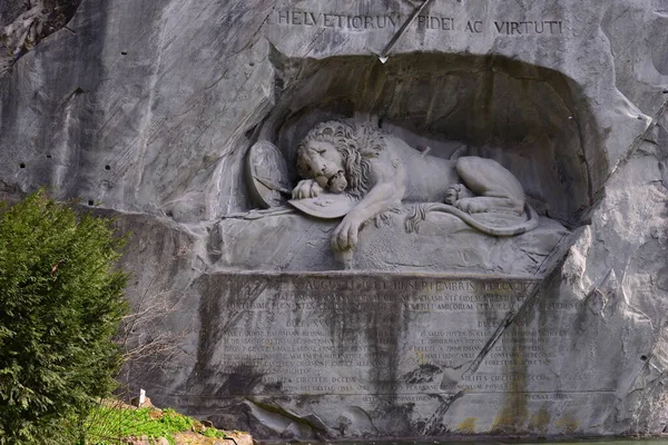 Leone Monumento Scolpito Nella Grotta — Foto Stock