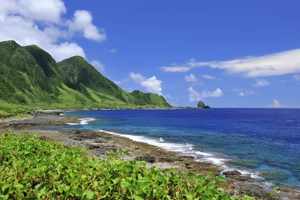 Side shot of the coast in Lanyu island — Stok fotoğraf