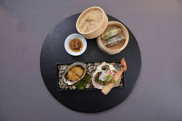 Hoge hoek shot van het heerlijke eten in Seoel — Stockfoto