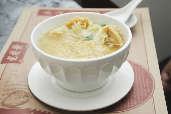 Fideos Chinos Con Albóndigas Comida Asiática — Foto de Stock