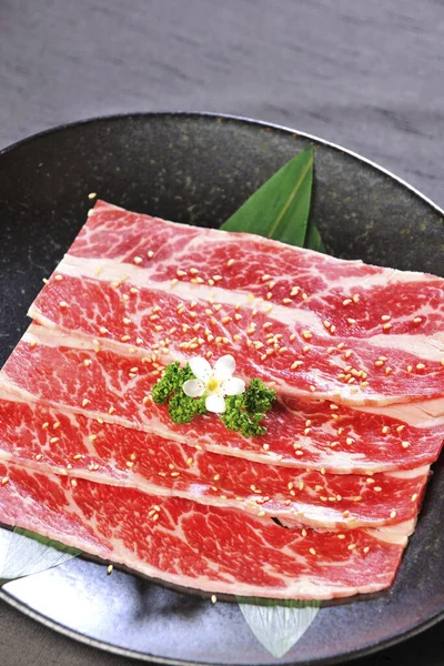 O retrato da carne cortada em fatias de alimentos — Fotografia de Stock