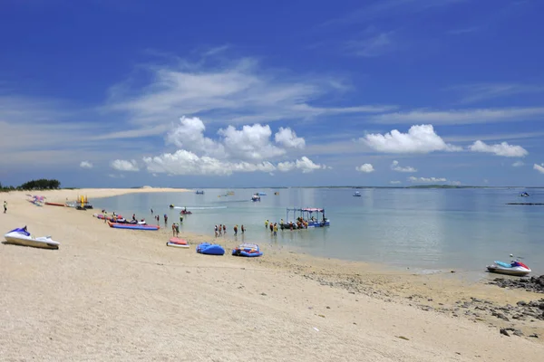 Isla Jibei Con Gente Descansando Orilla Del Mar — Foto de Stock